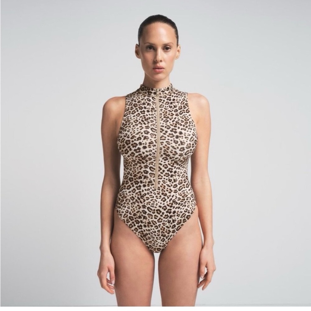 SKIMS *NWT ZIP FRONT SLEEVELESS ONE PIECE | CHAMPAGNE LEOPARD PRINT | S - Picture 1 of 5